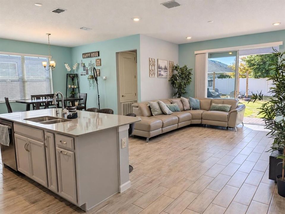 For Sale: $439,900 (4 beds, 2 baths, 1801 Square Feet)