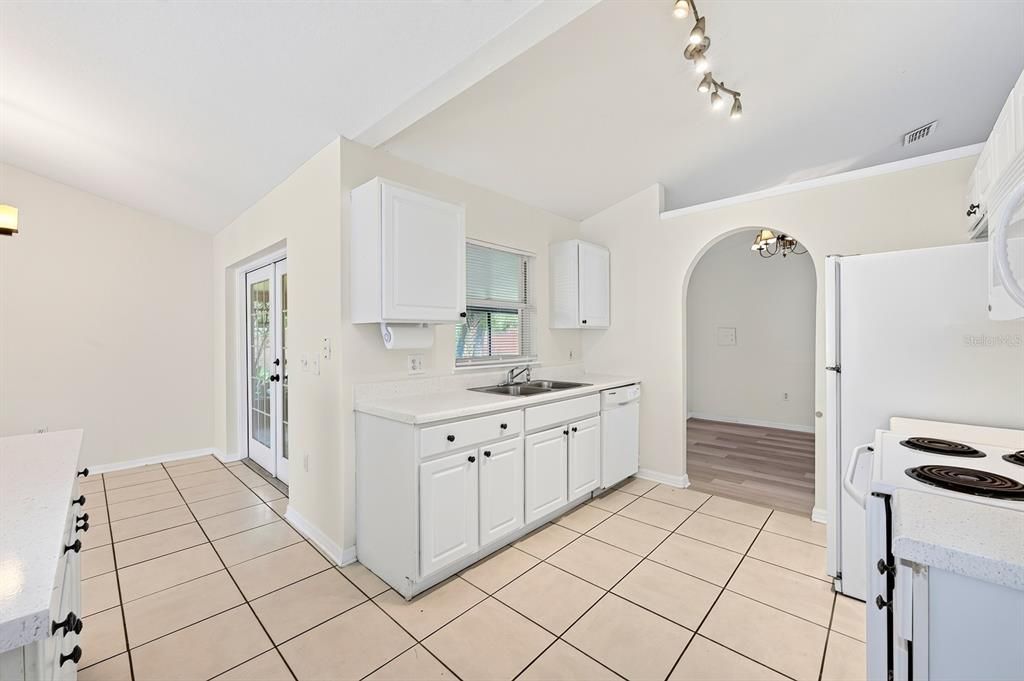 For Sale: $512,000 (4 beds, 2 baths, 1853 Square Feet)