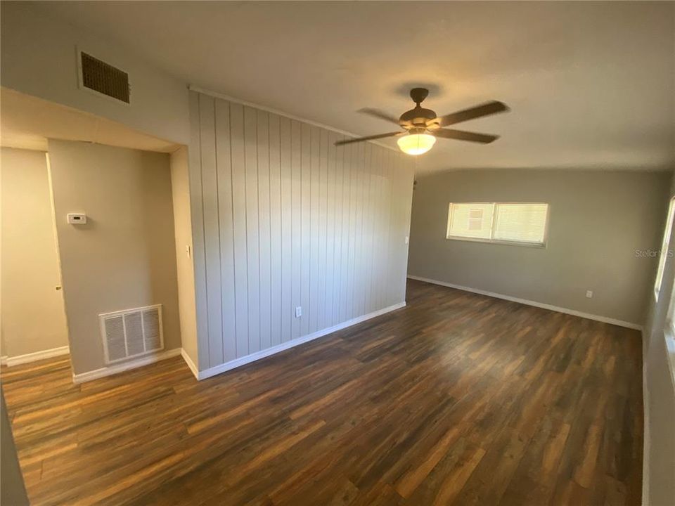 For Rent: $1,200 (2 beds, 1 baths, 975 Square Feet)