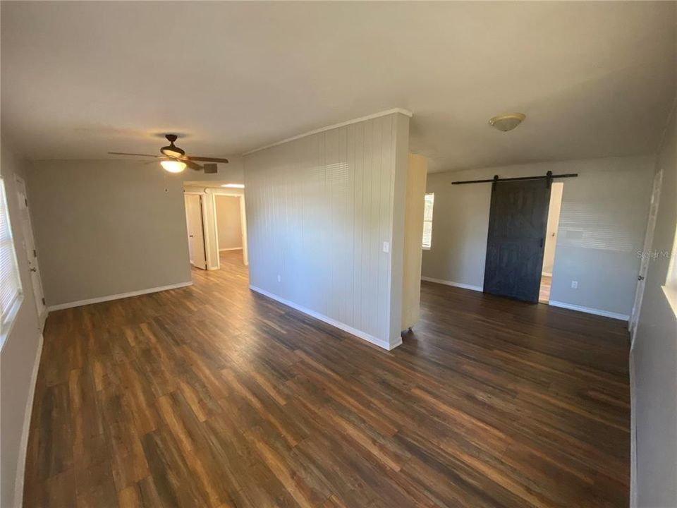 For Rent: $1,200 (2 beds, 1 baths, 975 Square Feet)