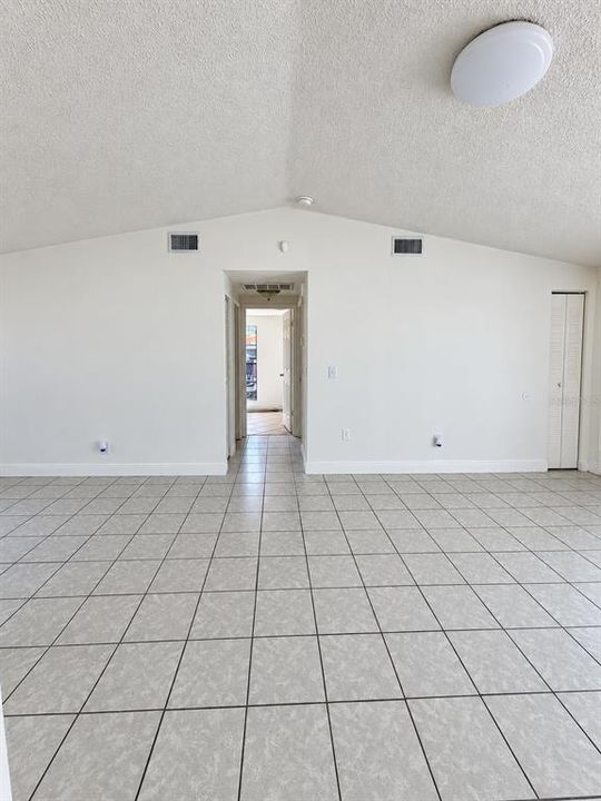 En Renta: $2,600 (3 camas, 2 baños, 1402 Pies cuadrados)
