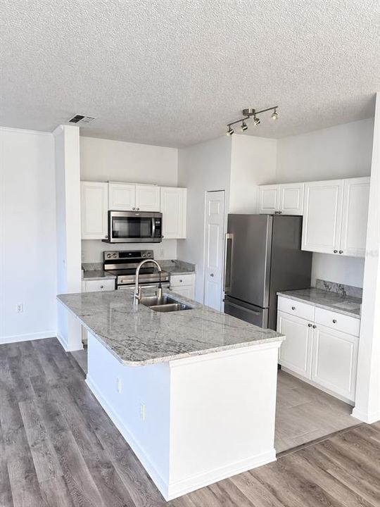 For Rent: $1,850 (2 beds, 2 baths, 1117 Square Feet)