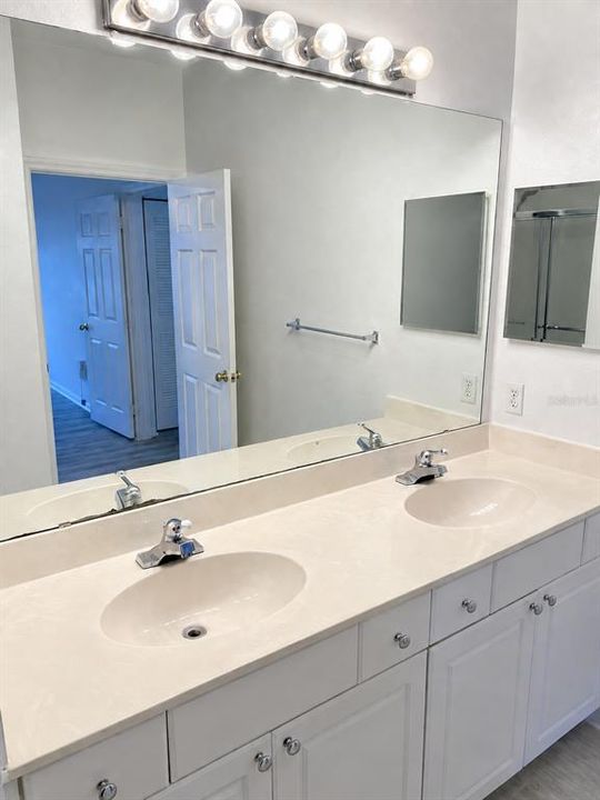 For Rent: $1,850 (2 beds, 2 baths, 1117 Square Feet)