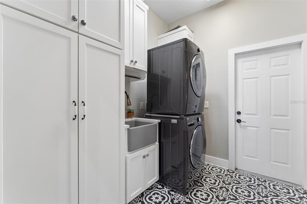 For Sale: $1,200,000 (3 beds, 2 baths, 3030 Square Feet)