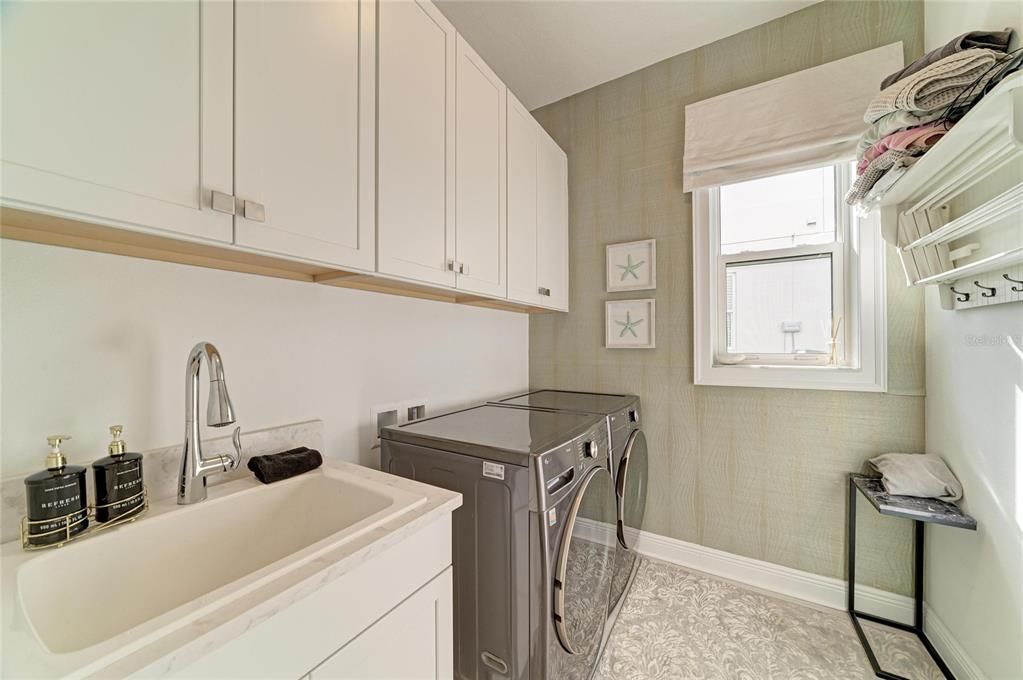 For Sale: $1,299,000 (4 beds, 4 baths, 3931 Square Feet)
