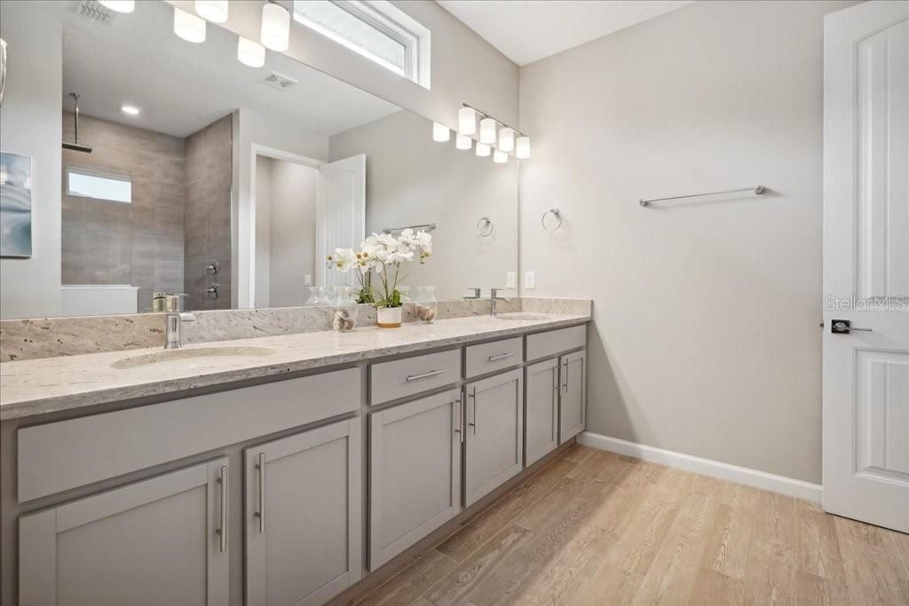 For Sale: $399,990 (4 beds, 2 baths, 1908 Square Feet)