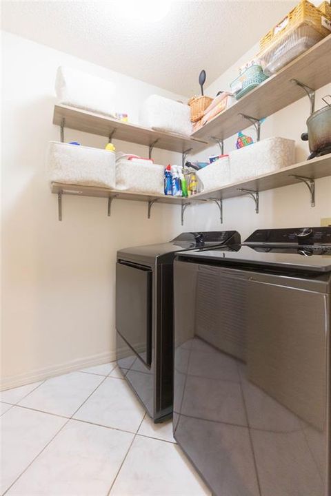 En Venta: $449,900 (3 camas, 2 baños, 1408 Pies cuadrados)