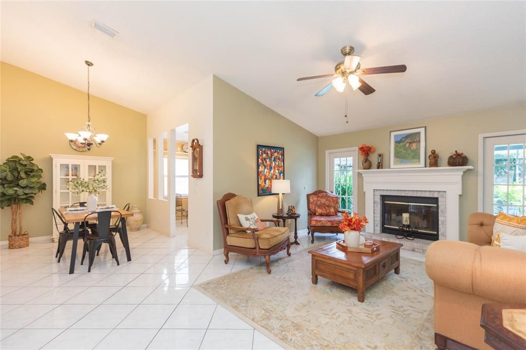 En Venta: $449,900 (3 camas, 2 baños, 1408 Pies cuadrados)