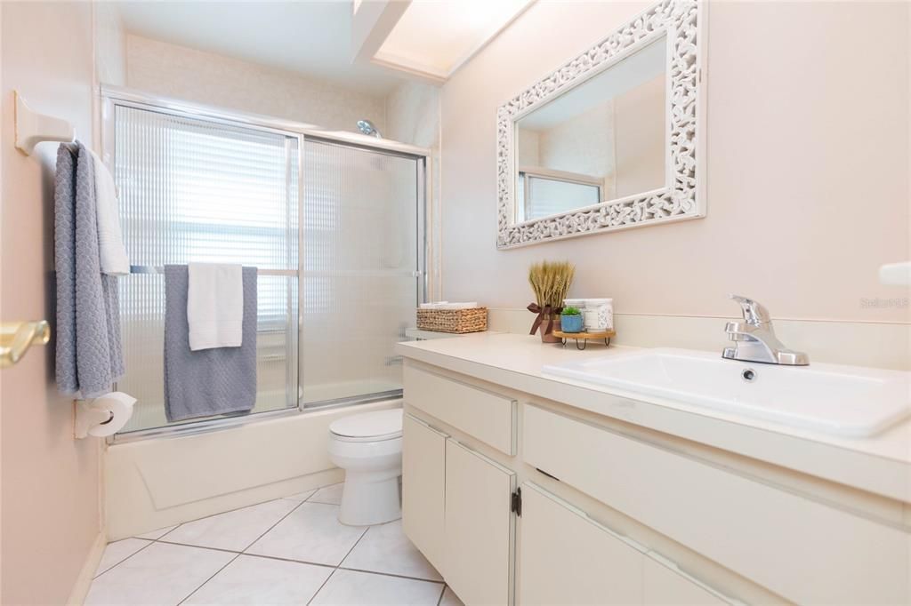 En Venta: $449,900 (3 camas, 2 baños, 1408 Pies cuadrados)