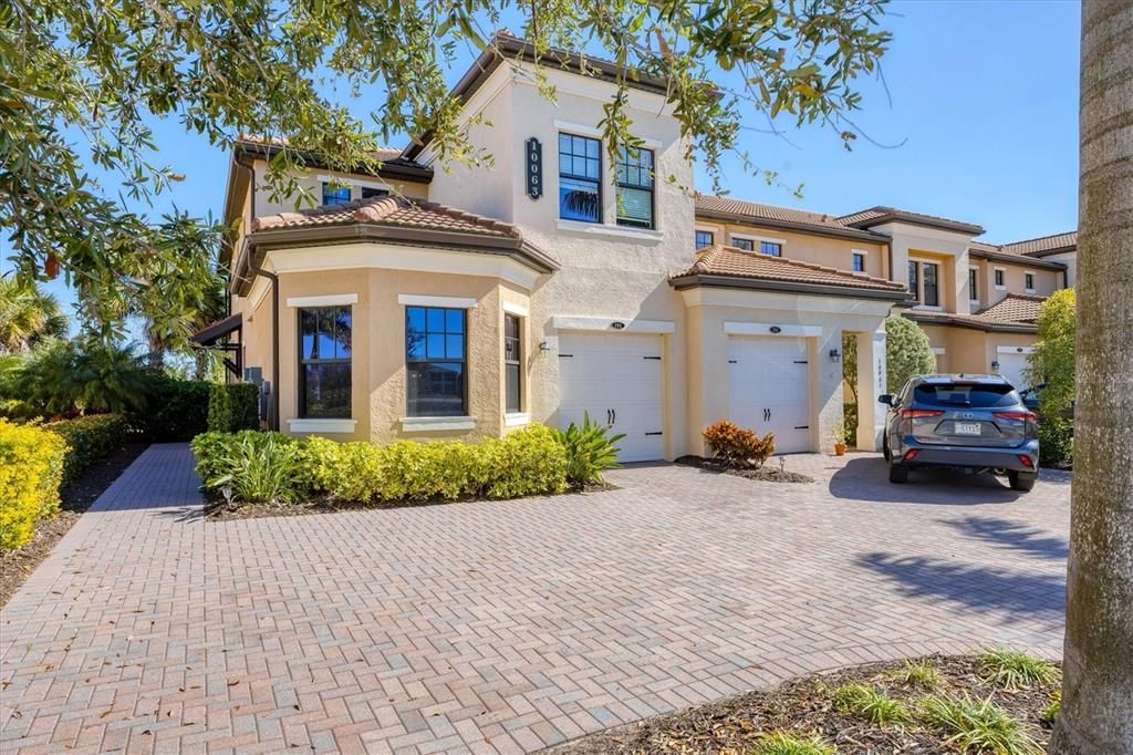 For Sale: $375,000 (3 beds, 2 baths, 1595 Square Feet)