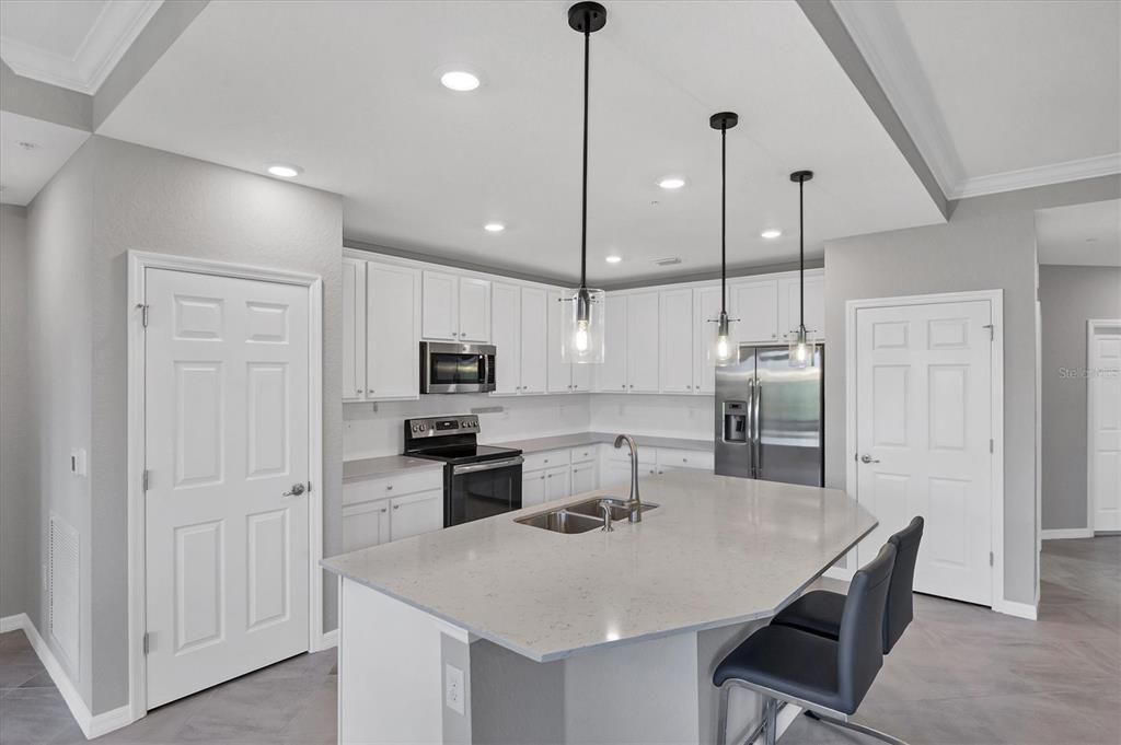 For Sale: $375,000 (3 beds, 2 baths, 1595 Square Feet)