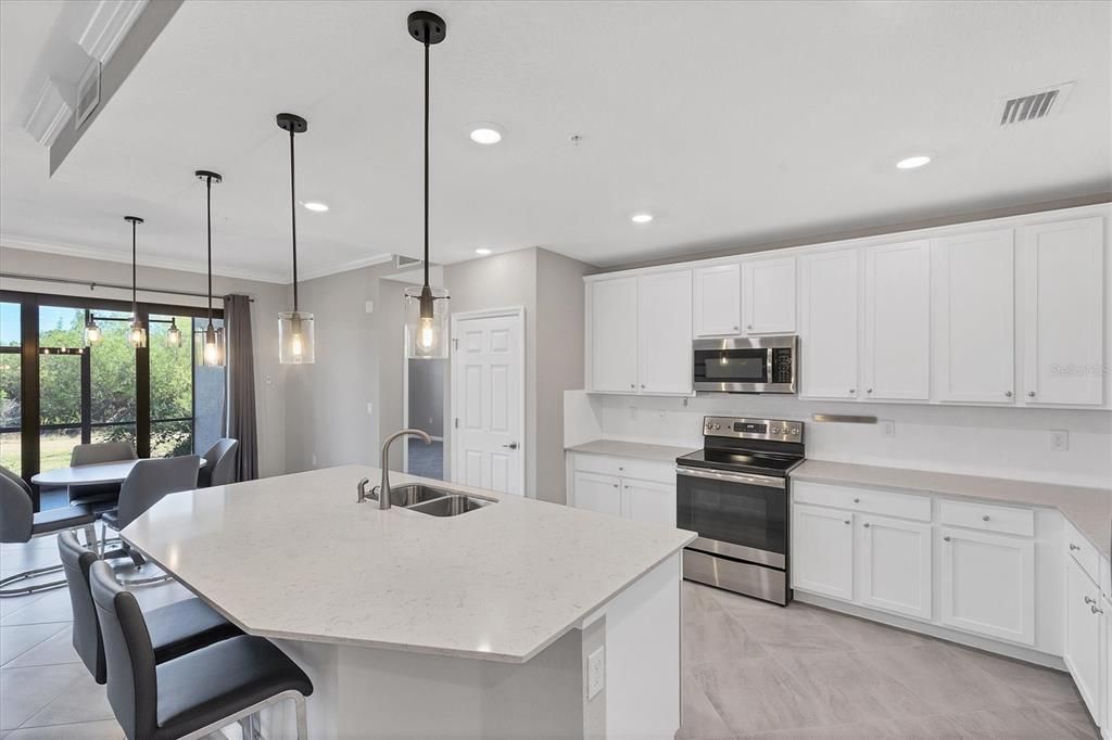 For Sale: $375,000 (3 beds, 2 baths, 1595 Square Feet)