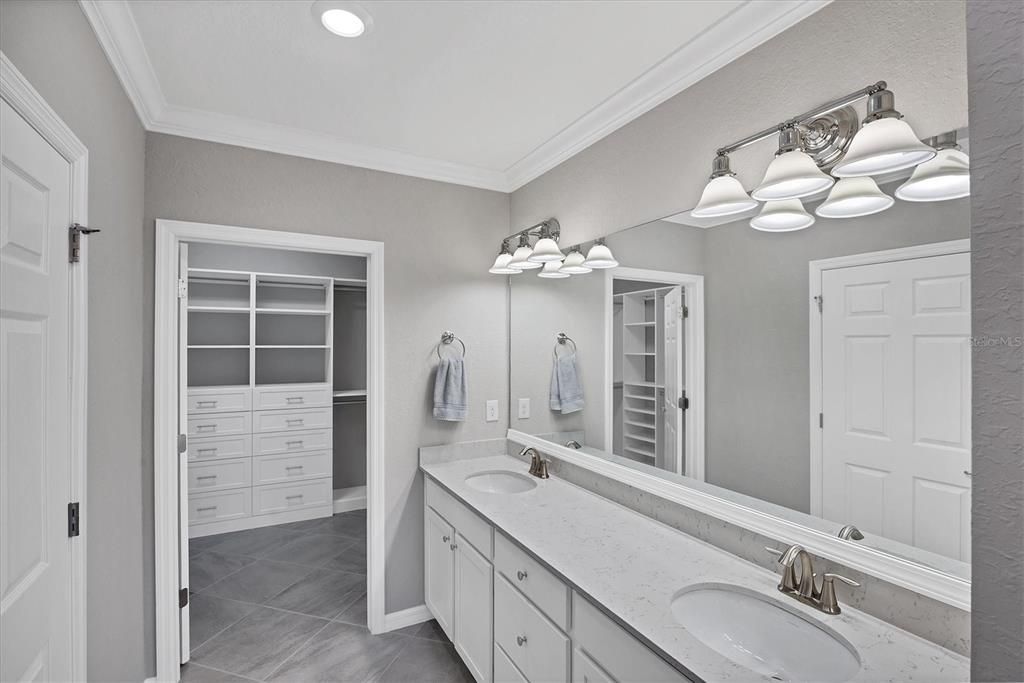 For Sale: $375,000 (3 beds, 2 baths, 1595 Square Feet)