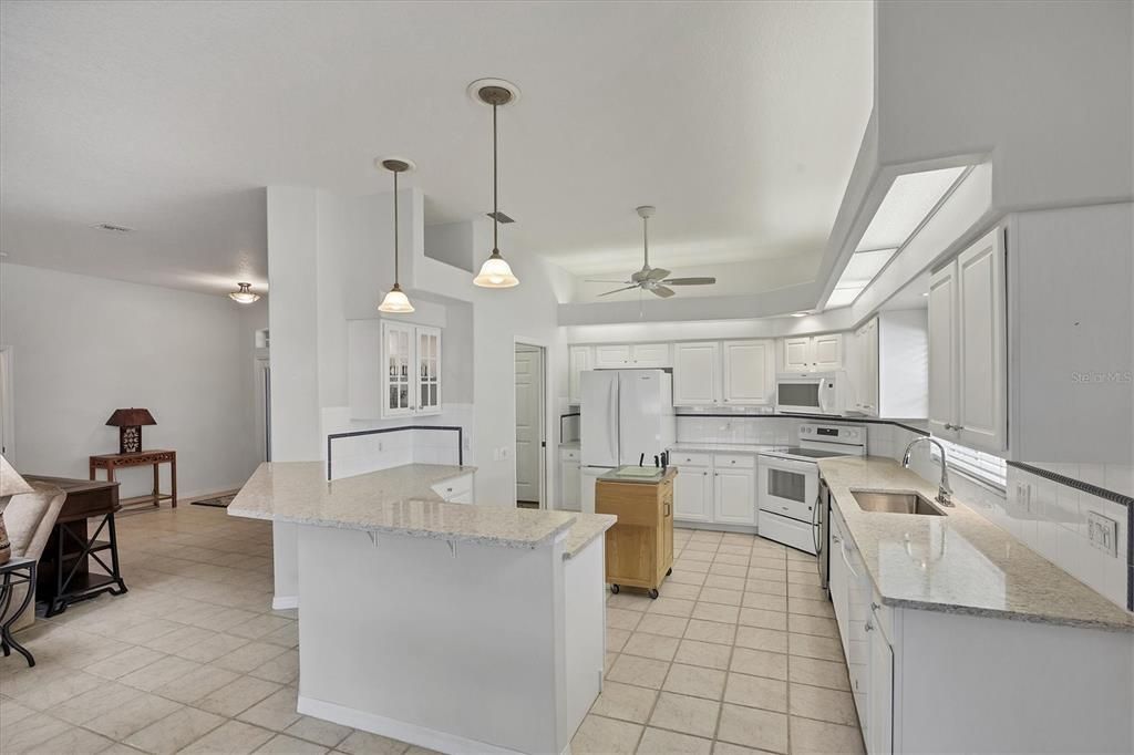 En Venta: $499,000 (3 camas, 2 baños, 1983 Pies cuadrados)