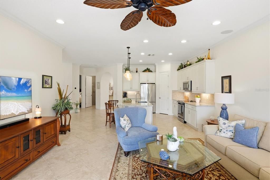 En Venta: $579,500 (2 camas, 2 baños, 1921 Pies cuadrados)