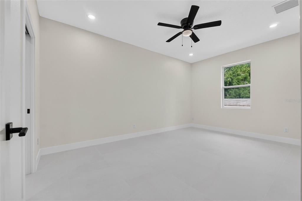 For Sale: $319,900 (3 beds, 2 baths, 1644 Square Feet)