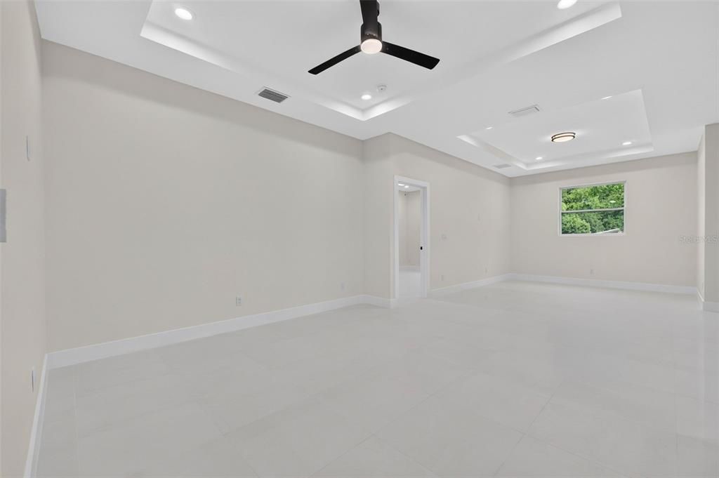 For Sale: $319,900 (3 beds, 2 baths, 1644 Square Feet)