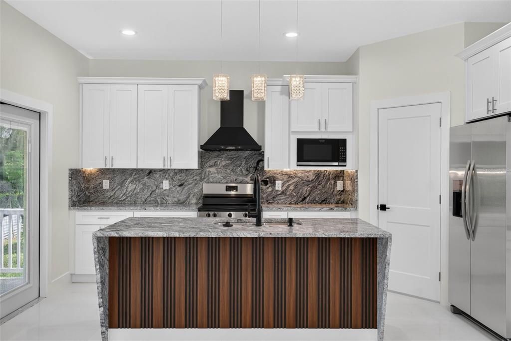 For Sale: $319,900 (3 beds, 2 baths, 1644 Square Feet)