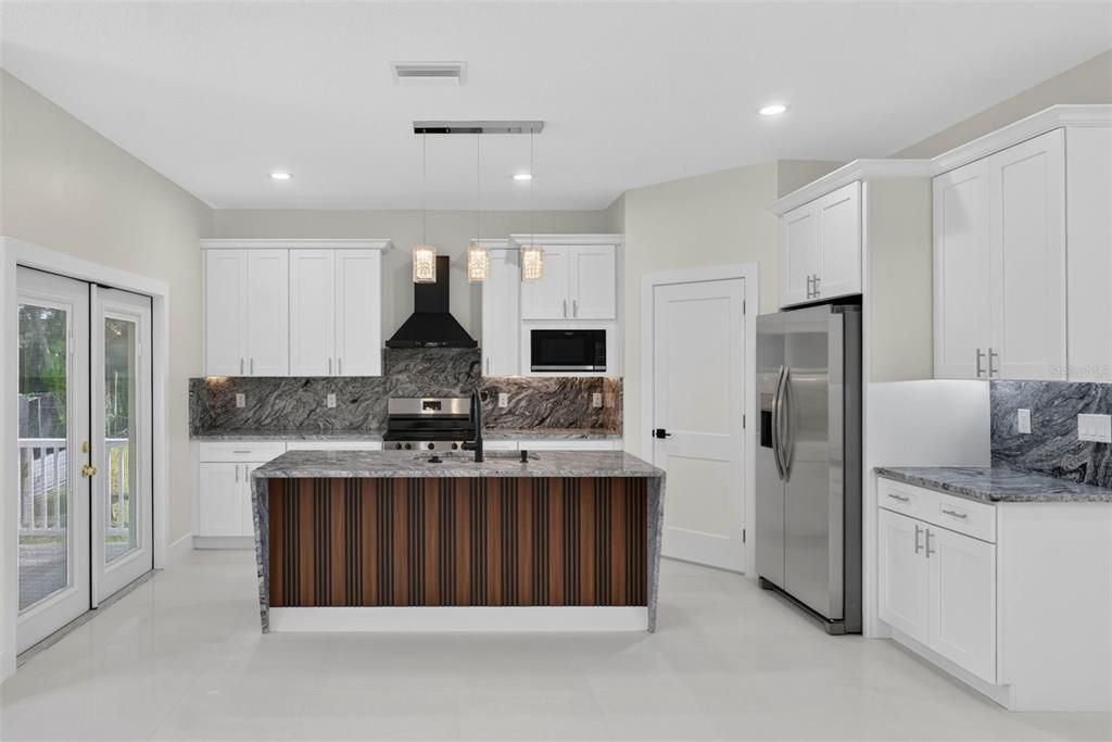 For Sale: $319,900 (3 beds, 2 baths, 1644 Square Feet)