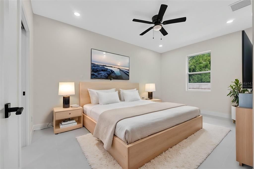 For Sale: $319,900 (3 beds, 2 baths, 1644 Square Feet)