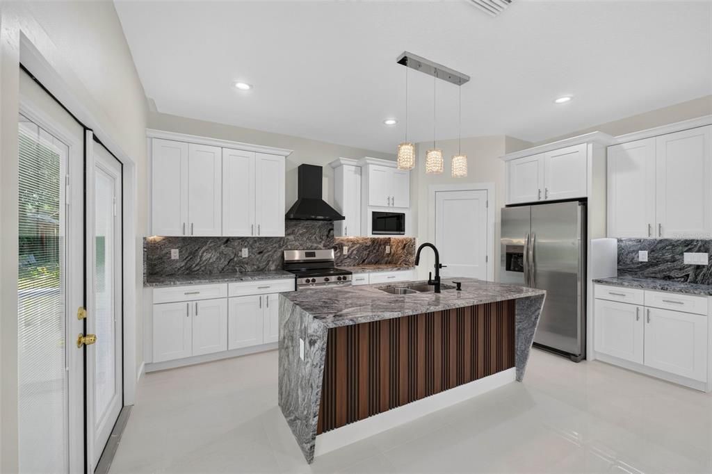 For Sale: $319,900 (3 beds, 2 baths, 1644 Square Feet)