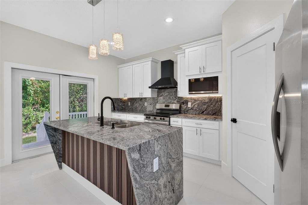 For Sale: $319,900 (3 beds, 2 baths, 1644 Square Feet)
