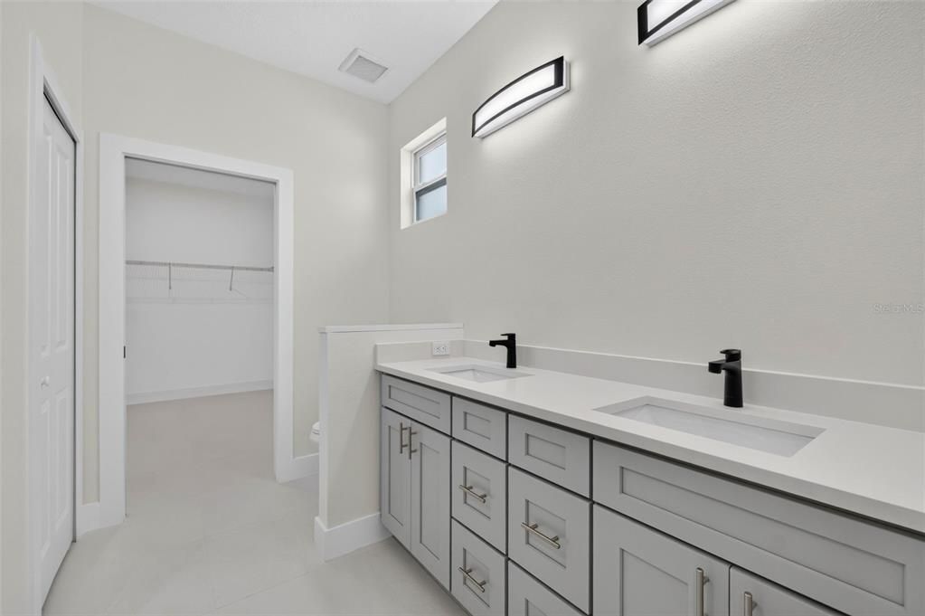 For Sale: $319,900 (3 beds, 2 baths, 1644 Square Feet)