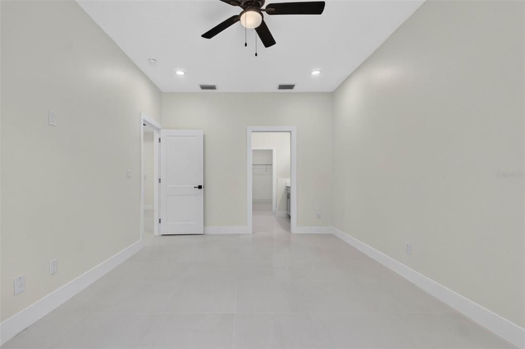 For Sale: $319,900 (3 beds, 2 baths, 1644 Square Feet)