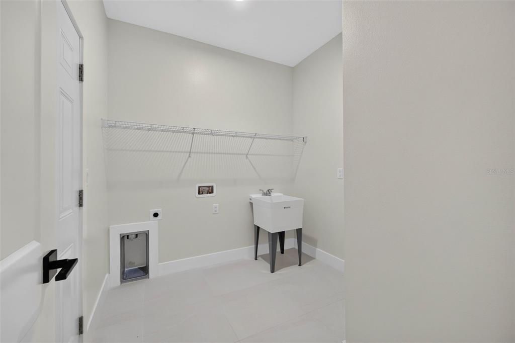 For Sale: $319,900 (3 beds, 2 baths, 1644 Square Feet)