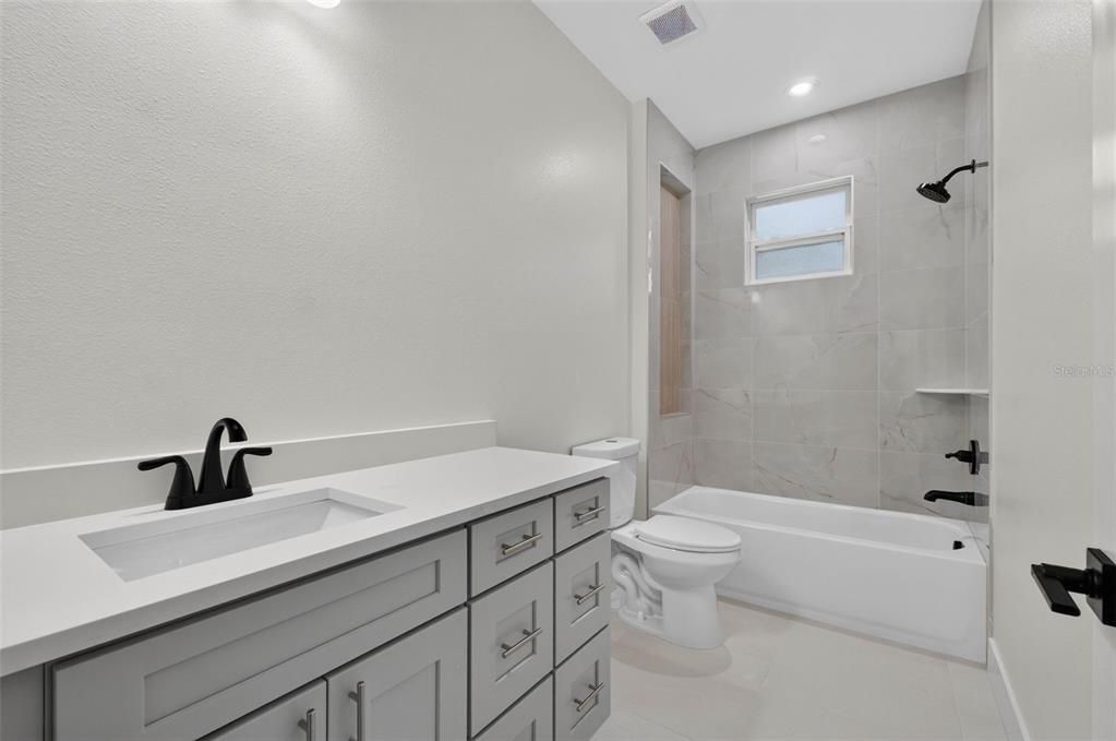 For Sale: $319,900 (3 beds, 2 baths, 1644 Square Feet)