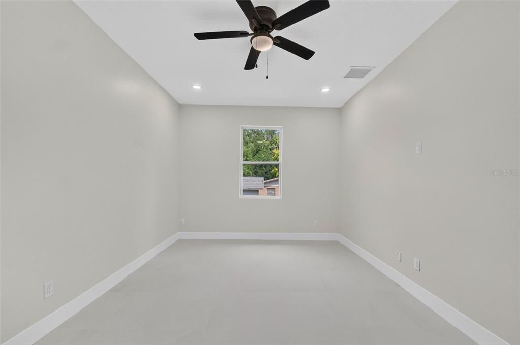 For Sale: $319,900 (3 beds, 2 baths, 1644 Square Feet)