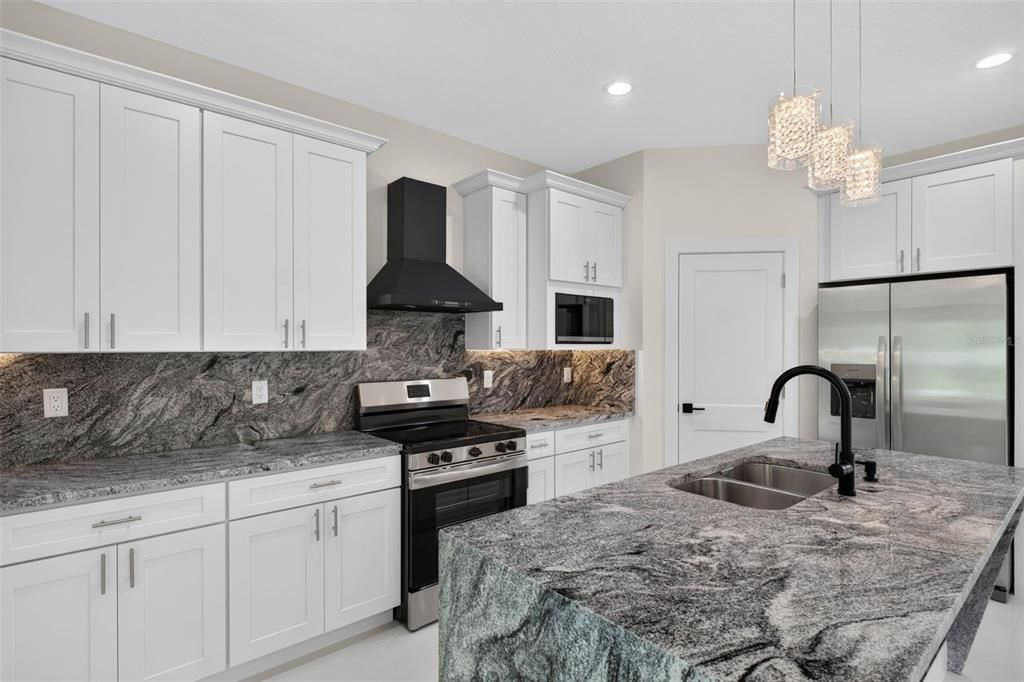 For Sale: $319,900 (3 beds, 2 baths, 1644 Square Feet)