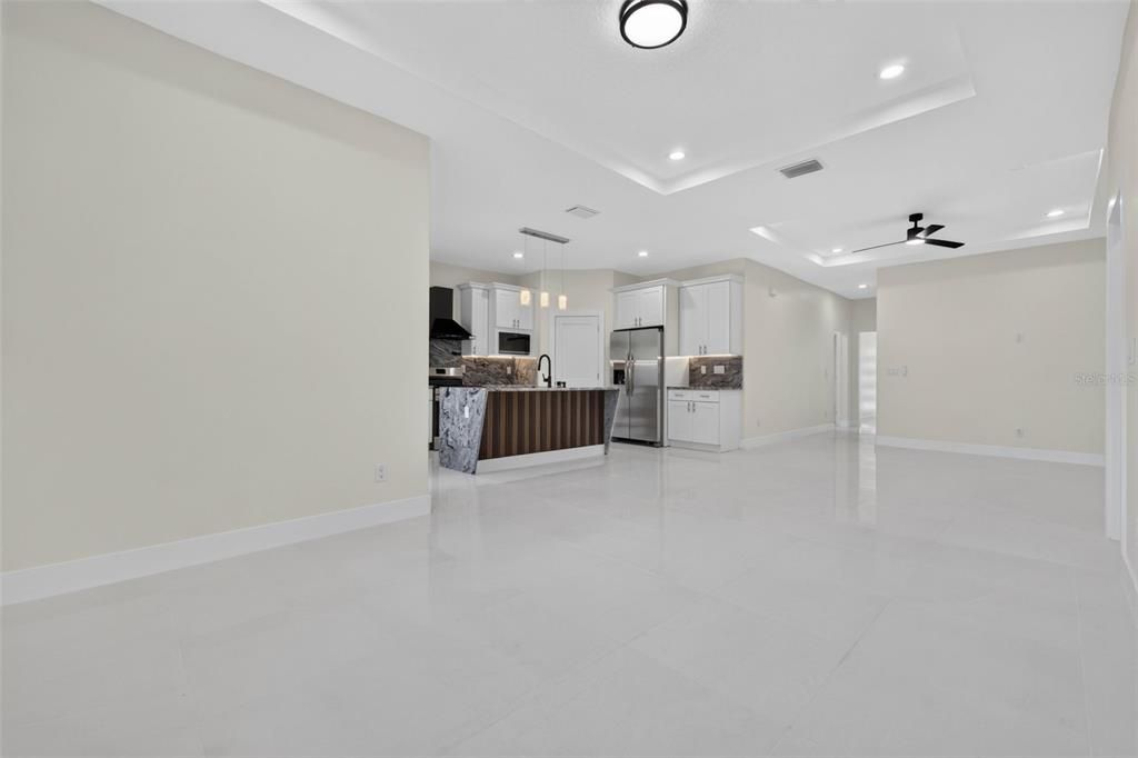 For Sale: $319,900 (3 beds, 2 baths, 1644 Square Feet)