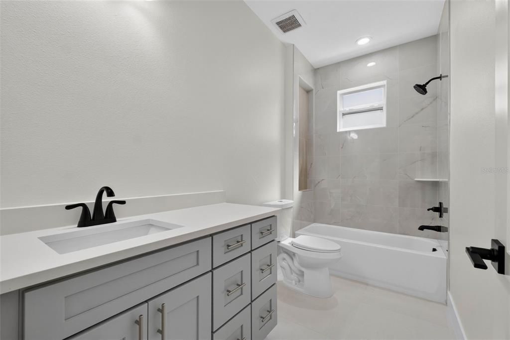 For Sale: $319,900 (3 beds, 2 baths, 1644 Square Feet)