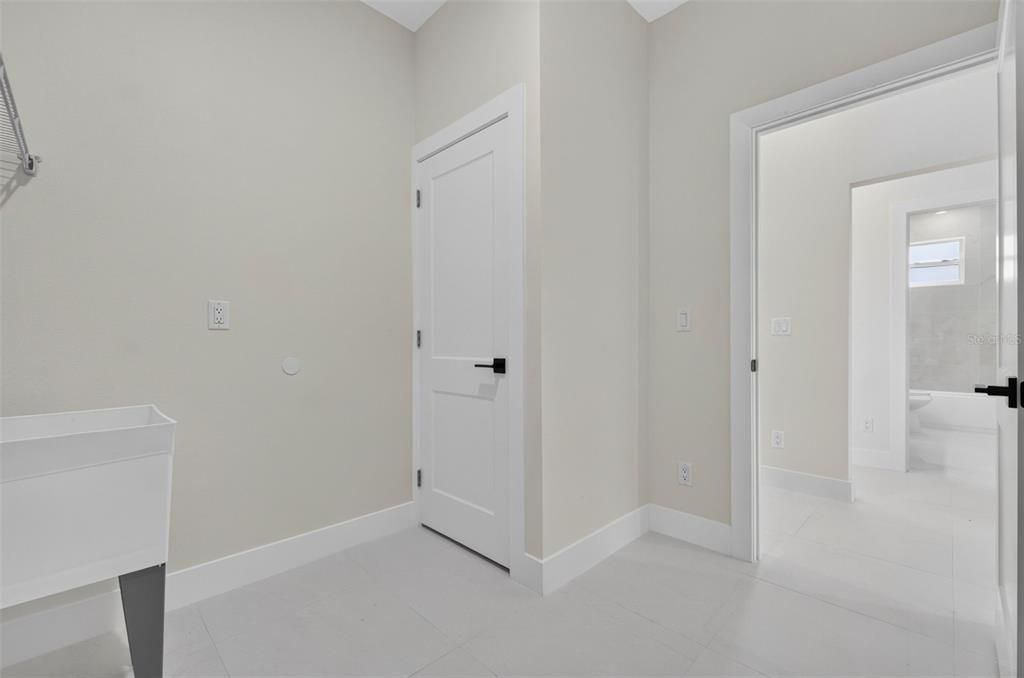 For Sale: $319,900 (3 beds, 2 baths, 1644 Square Feet)