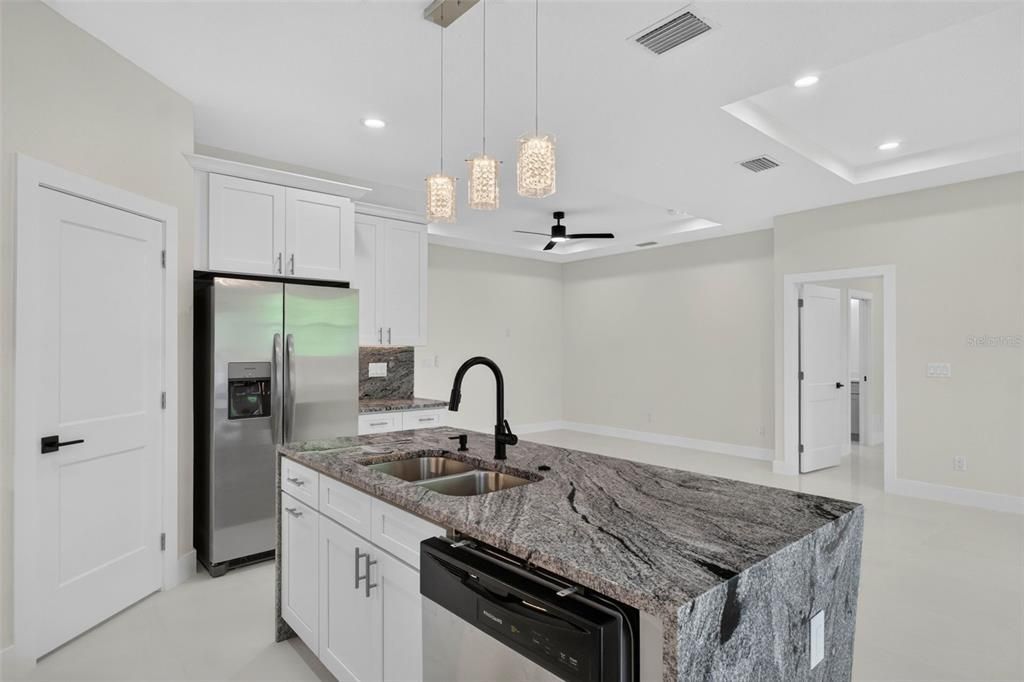 For Sale: $319,900 (3 beds, 2 baths, 1644 Square Feet)