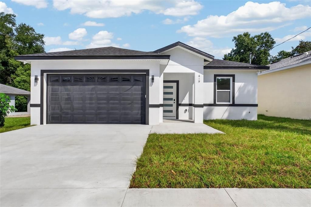 For Sale: $319,900 (3 beds, 2 baths, 1644 Square Feet)