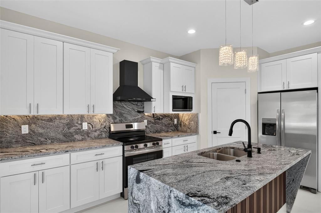 For Sale: $319,900 (3 beds, 2 baths, 1644 Square Feet)