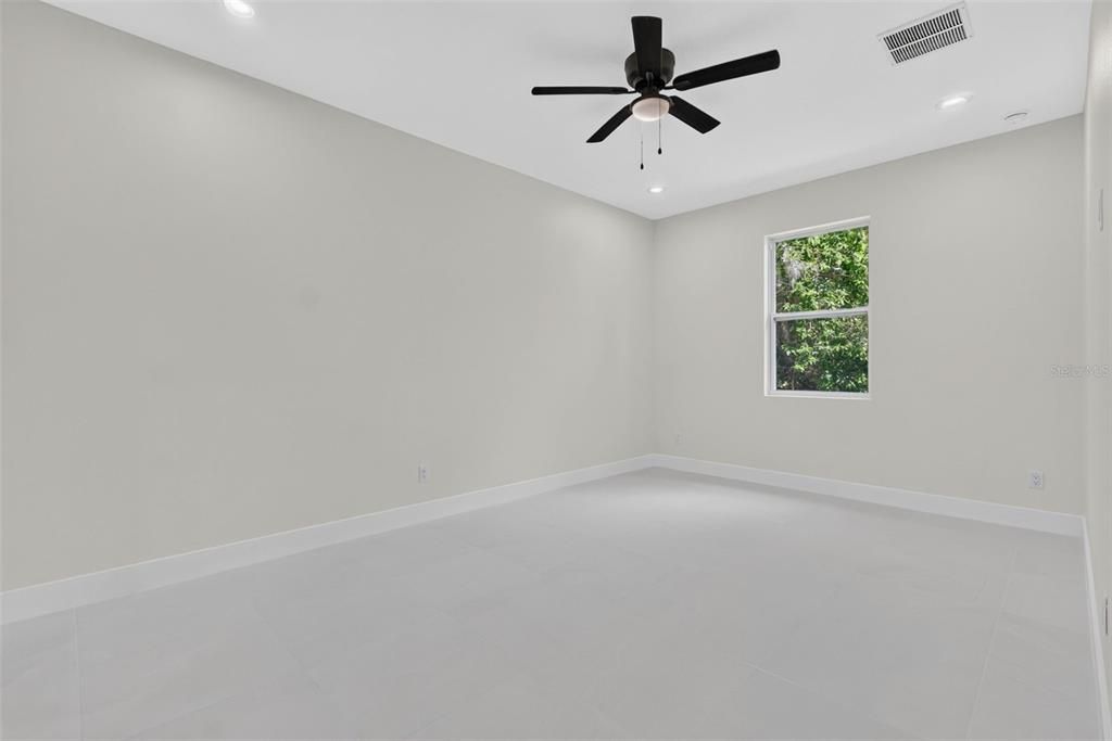 For Sale: $319,900 (3 beds, 2 baths, 1644 Square Feet)