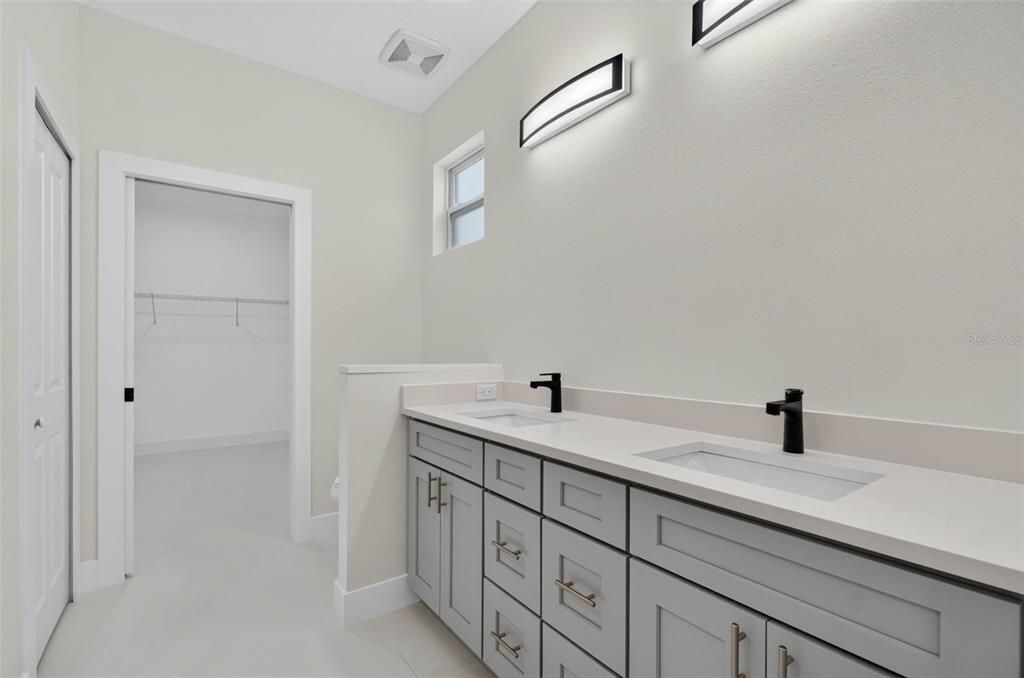 For Sale: $319,900 (3 beds, 2 baths, 1644 Square Feet)
