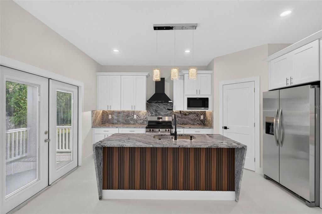 For Sale: $319,900 (3 beds, 2 baths, 1644 Square Feet)