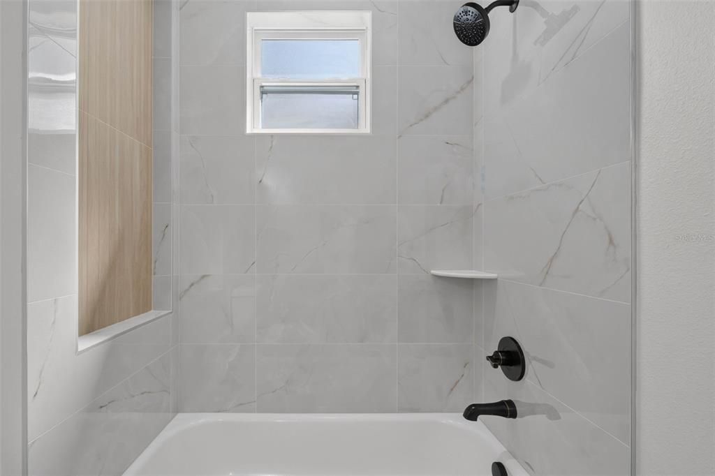 For Sale: $319,900 (3 beds, 2 baths, 1644 Square Feet)