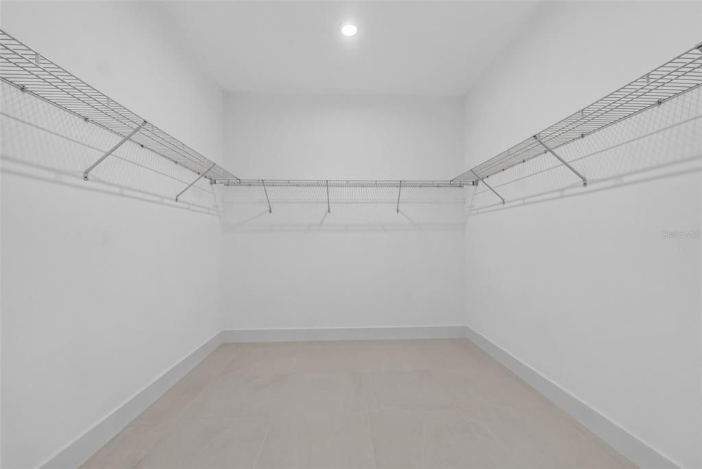 For Sale: $319,900 (3 beds, 2 baths, 1644 Square Feet)