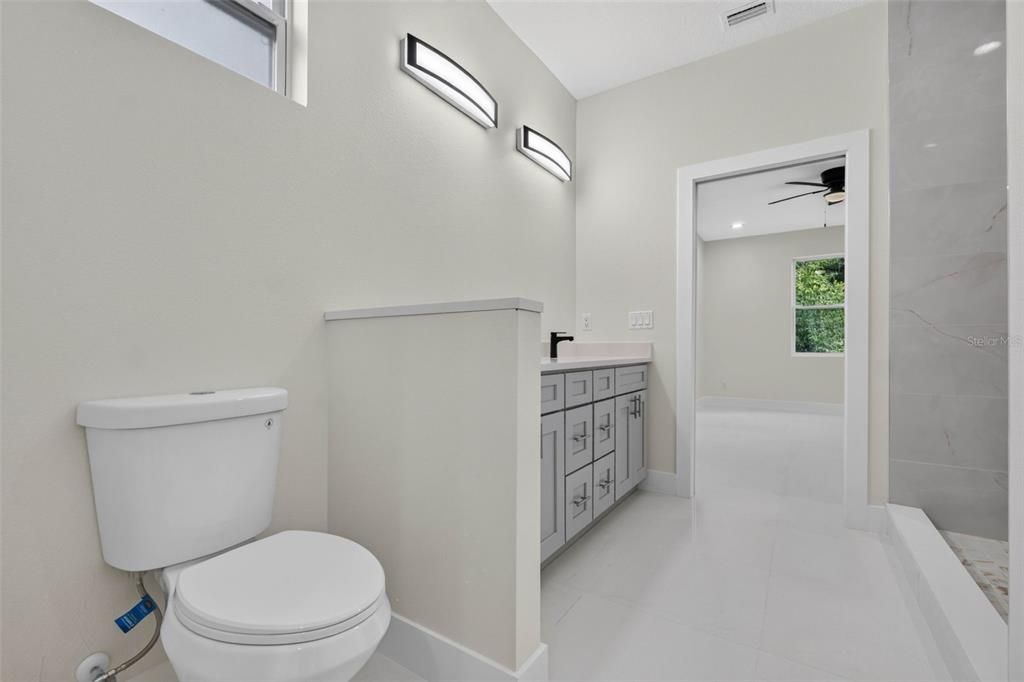 For Sale: $319,900 (3 beds, 2 baths, 1644 Square Feet)