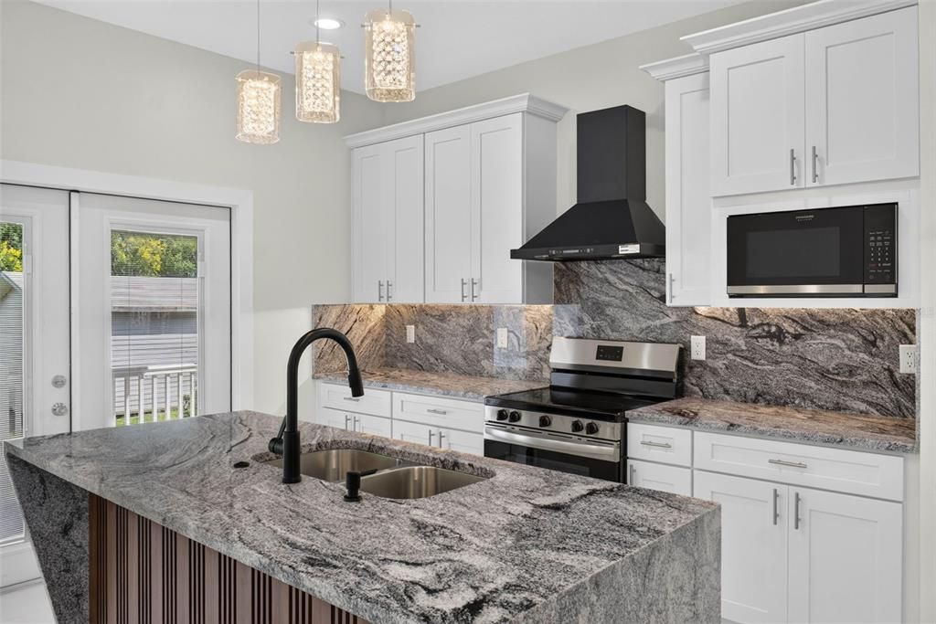 For Sale: $319,900 (3 beds, 2 baths, 1644 Square Feet)