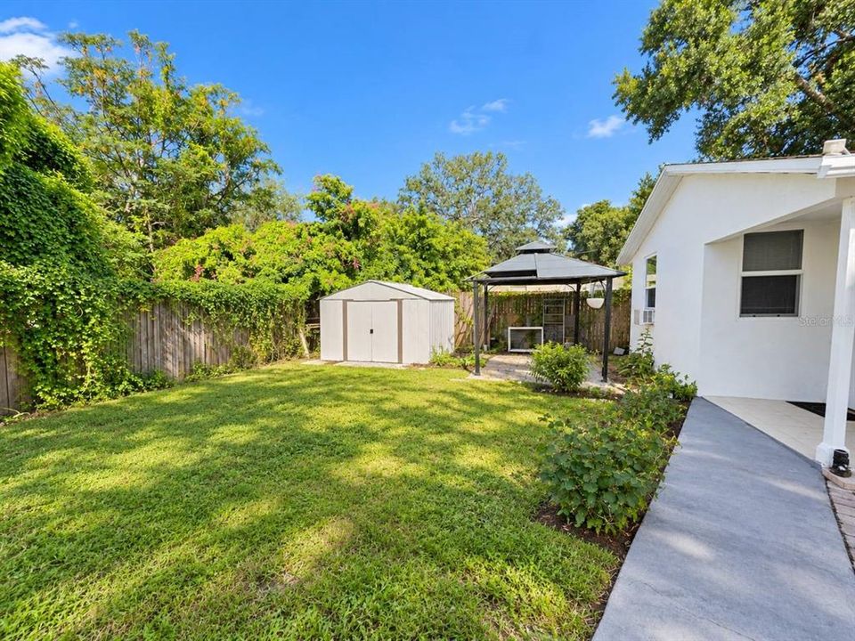 For Sale: $215,000 (2 beds, 1 baths, 744 Square Feet)