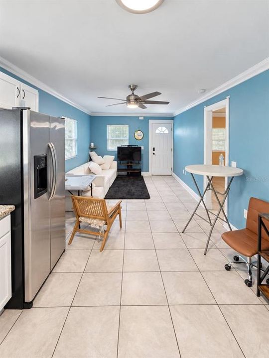 For Sale: $215,000 (2 beds, 1 baths, 744 Square Feet)