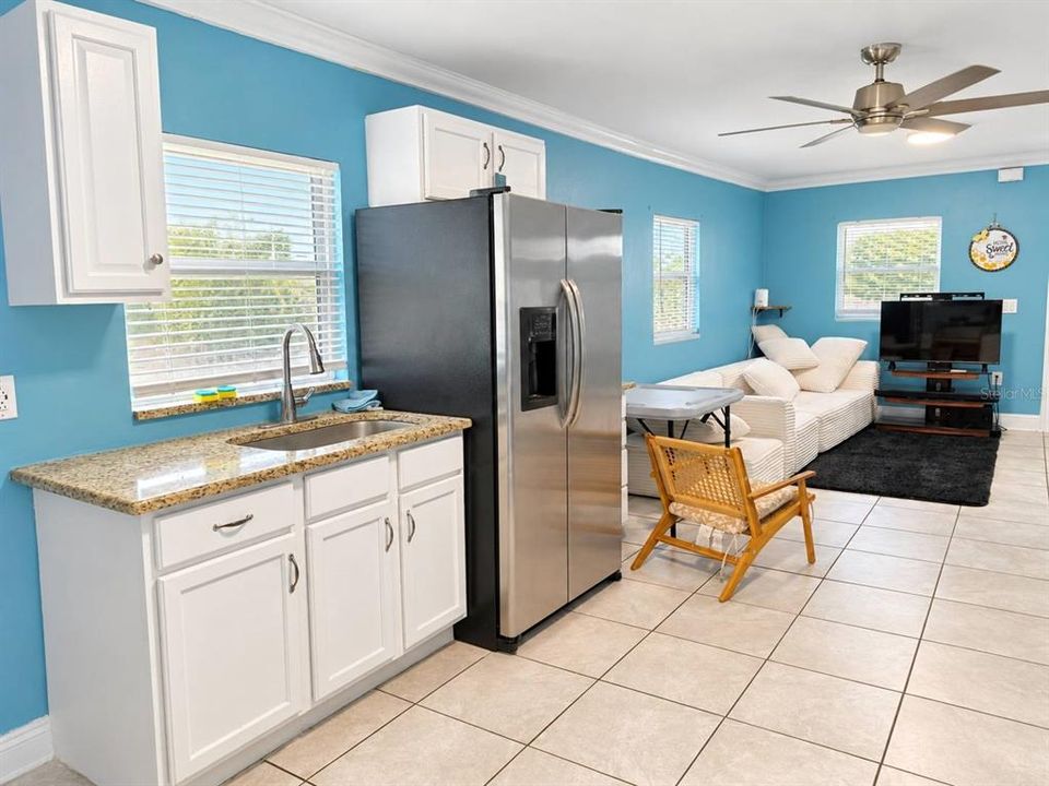 For Sale: $215,000 (2 beds, 1 baths, 744 Square Feet)