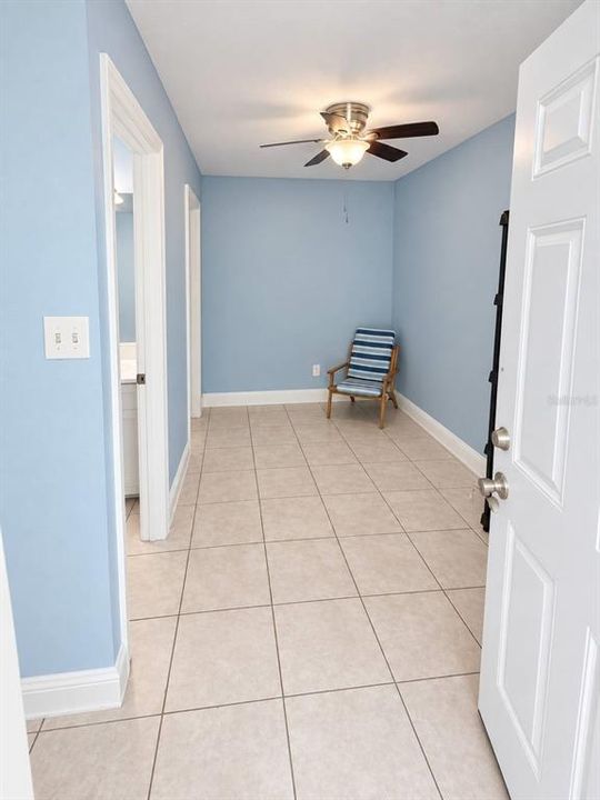 For Sale: $215,000 (2 beds, 1 baths, 744 Square Feet)