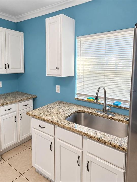 For Sale: $215,000 (2 beds, 1 baths, 744 Square Feet)